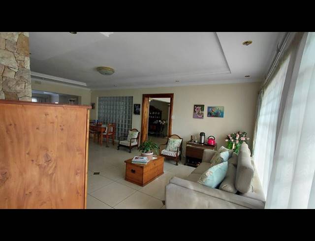 6 BEDROOM HOUSE FOR SALE IN BRACKENHURST